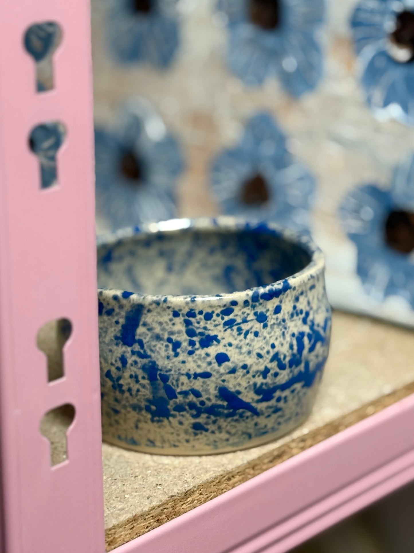 Czarka w ciapki granatowe