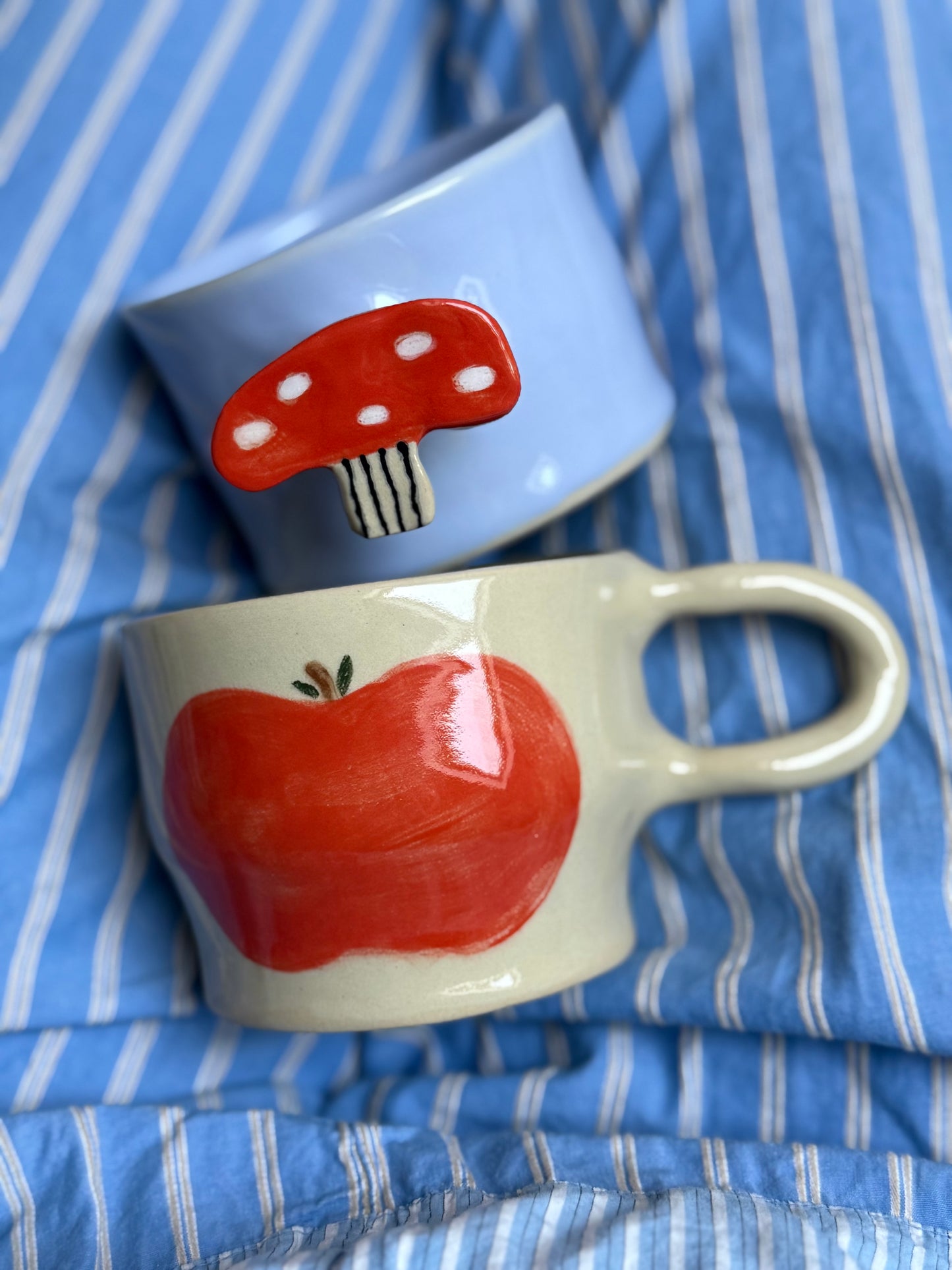 Kubek z uchwytem muchomorem