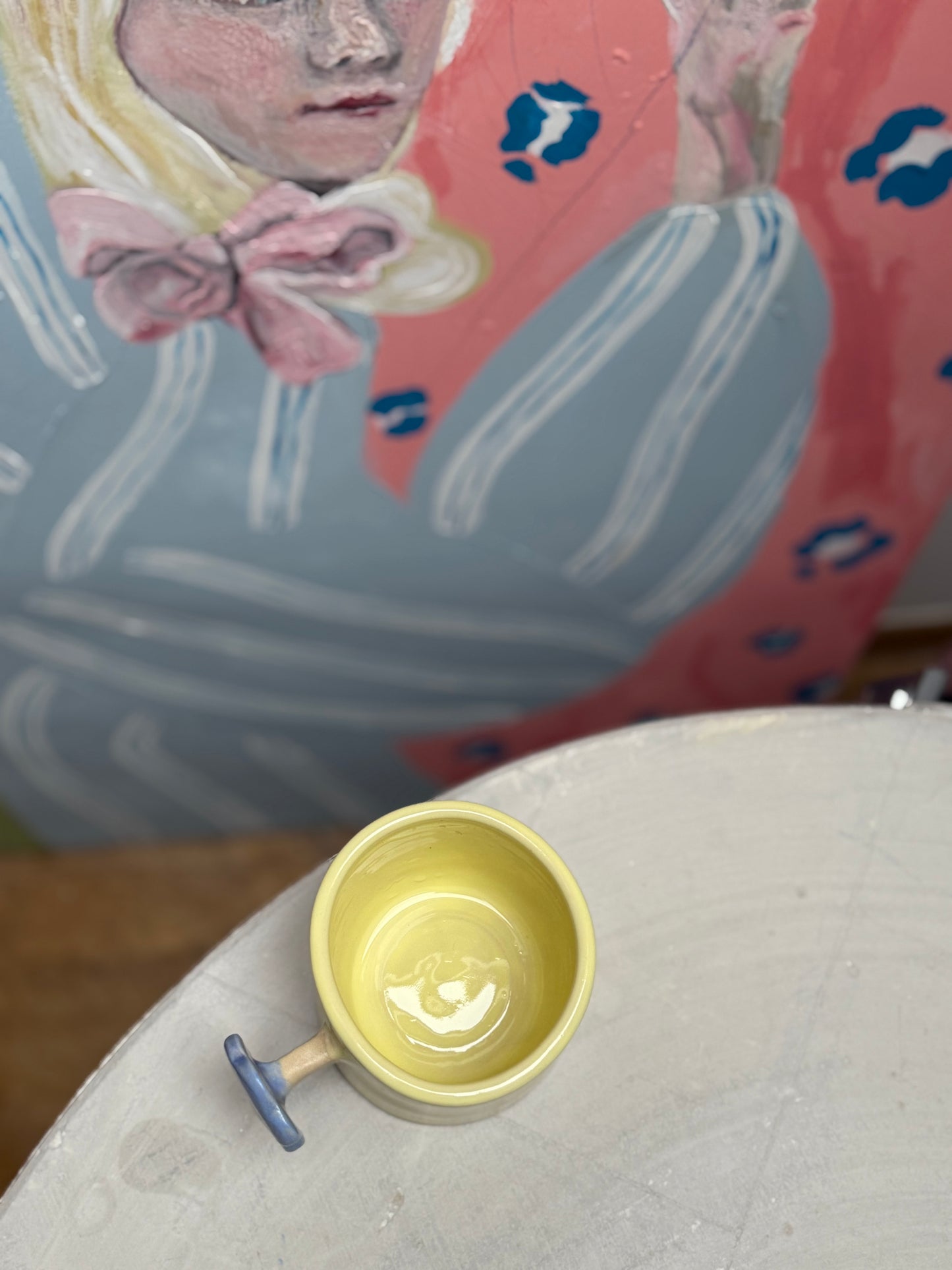 Kubek z uchwytem kwiatkiem- OUTLET