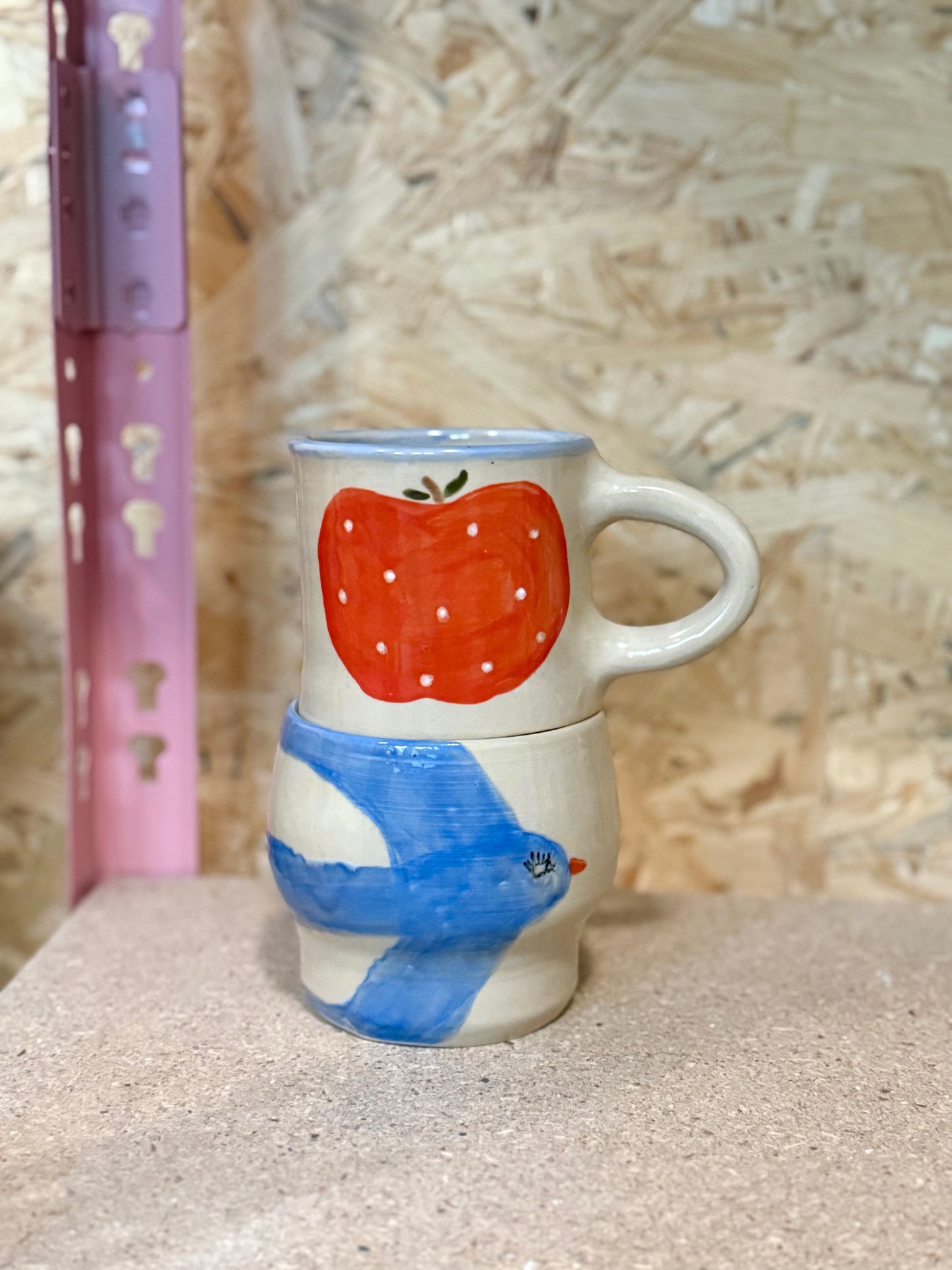 Czarka z niebieskim ptakiem