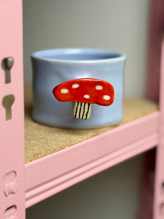 Kubek z uchwytem muchomorem