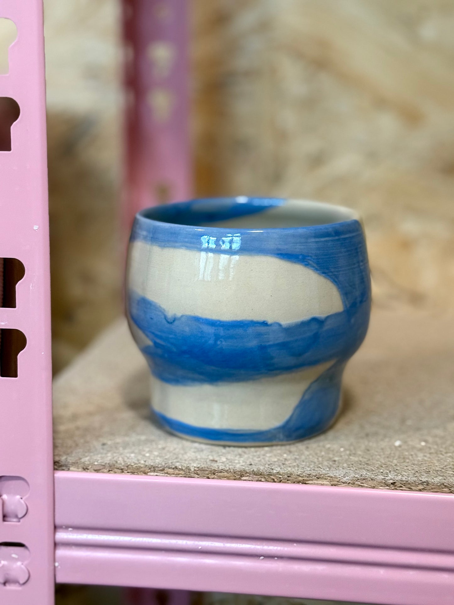 Czarka z niebieskim ptakiem