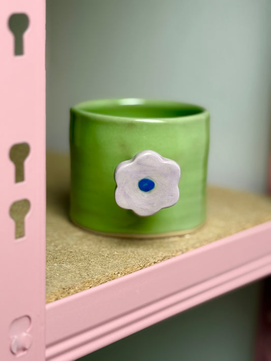 Kubek z uchwytem kwiatkiem- zielony