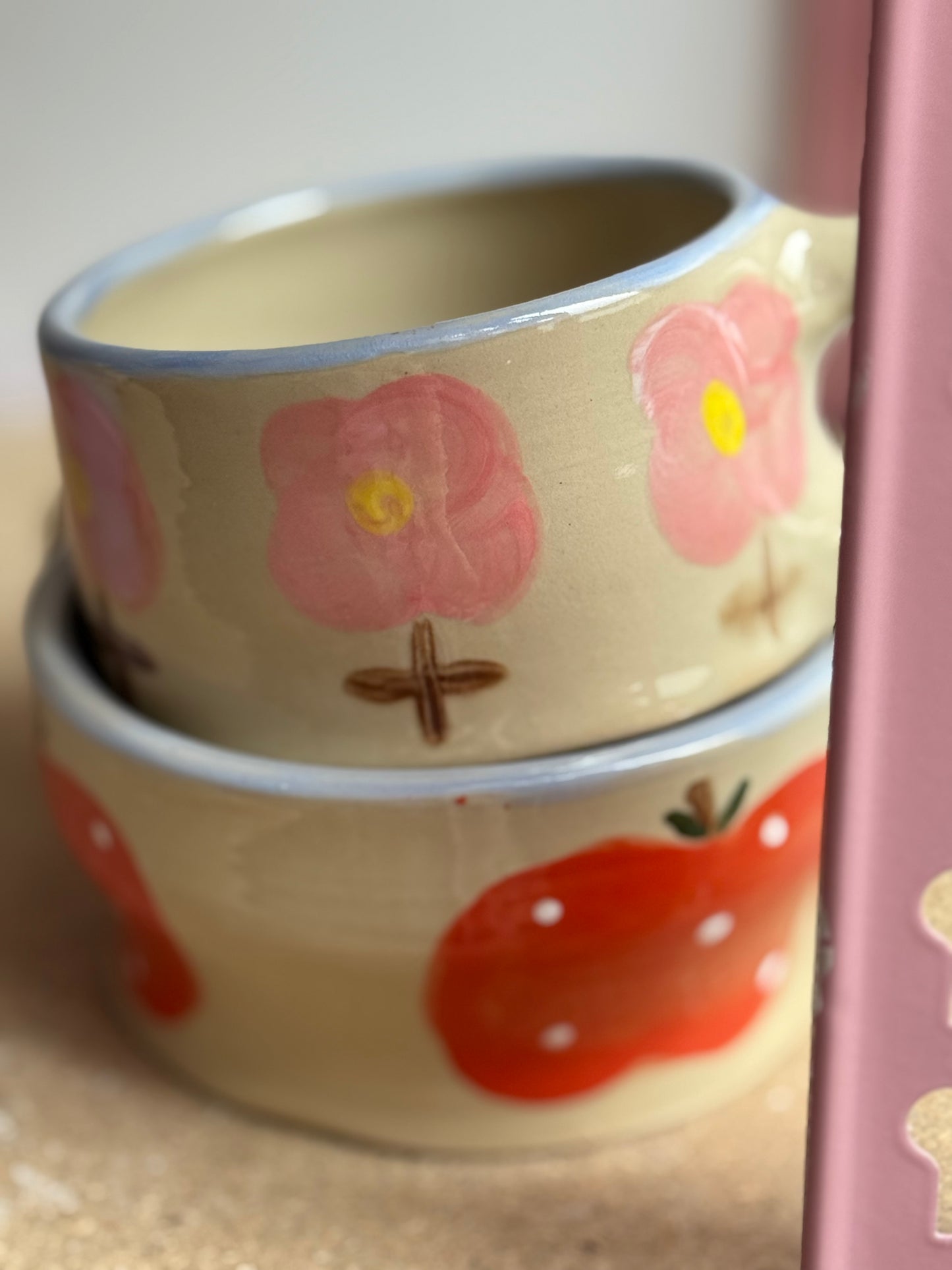 Kubek w różowe kwiatki- OUTLET