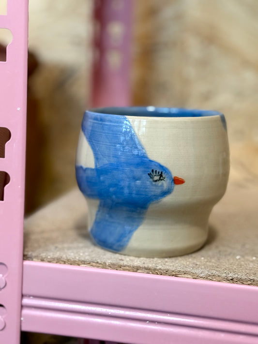 Czarka z niebieskim ptakiem