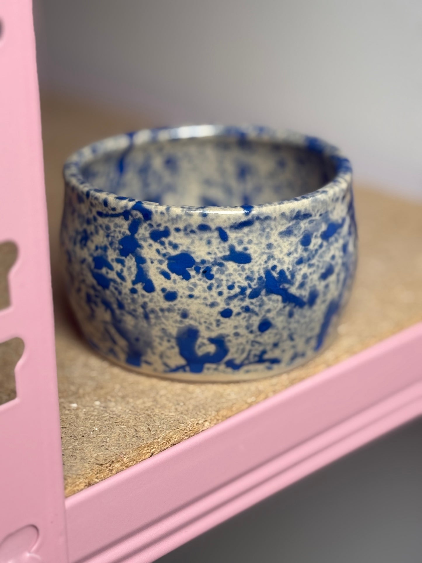 Czarka w ciapki granatowe