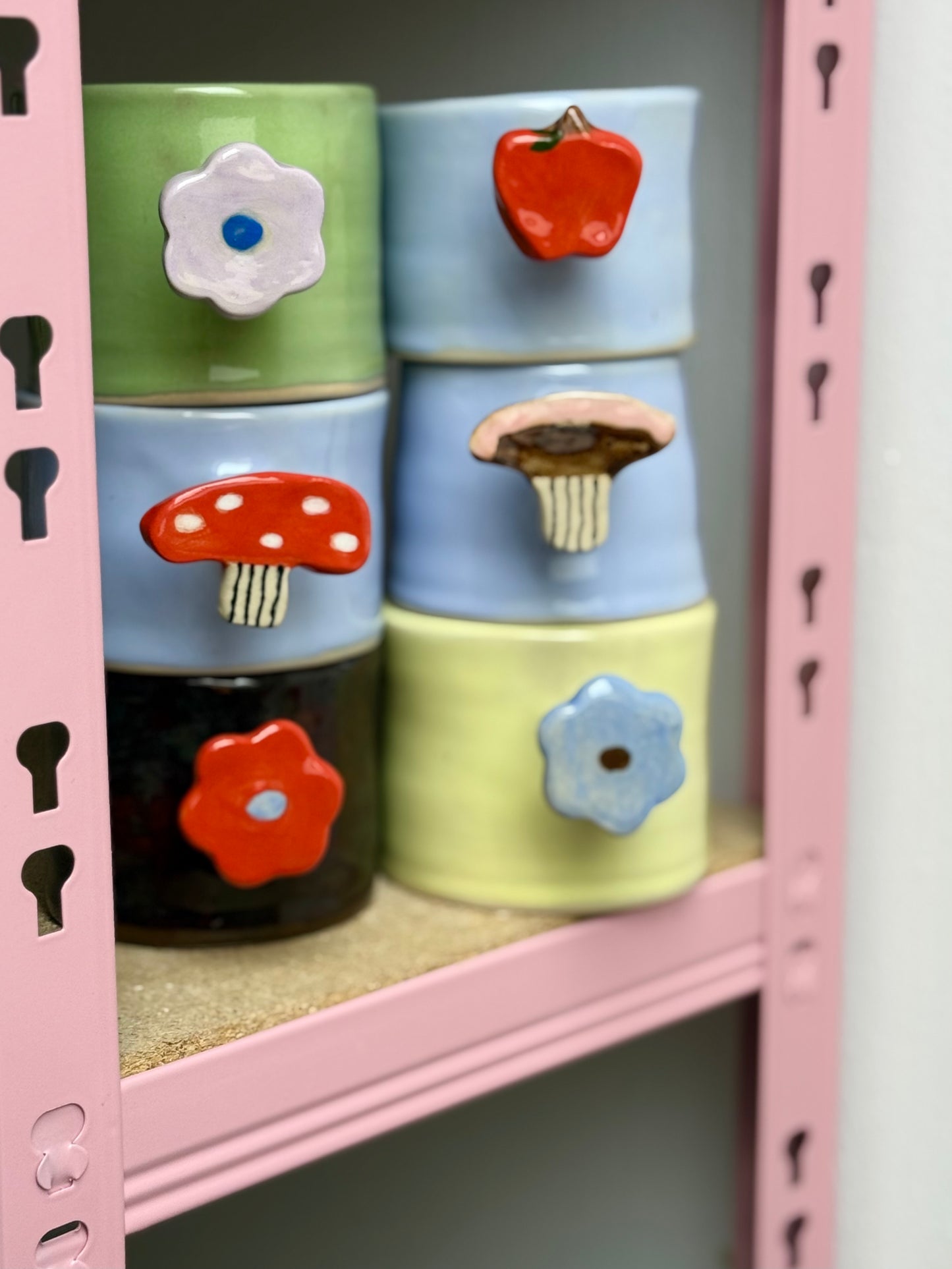 Kubek z uchwytem kwiatkiem- zielony