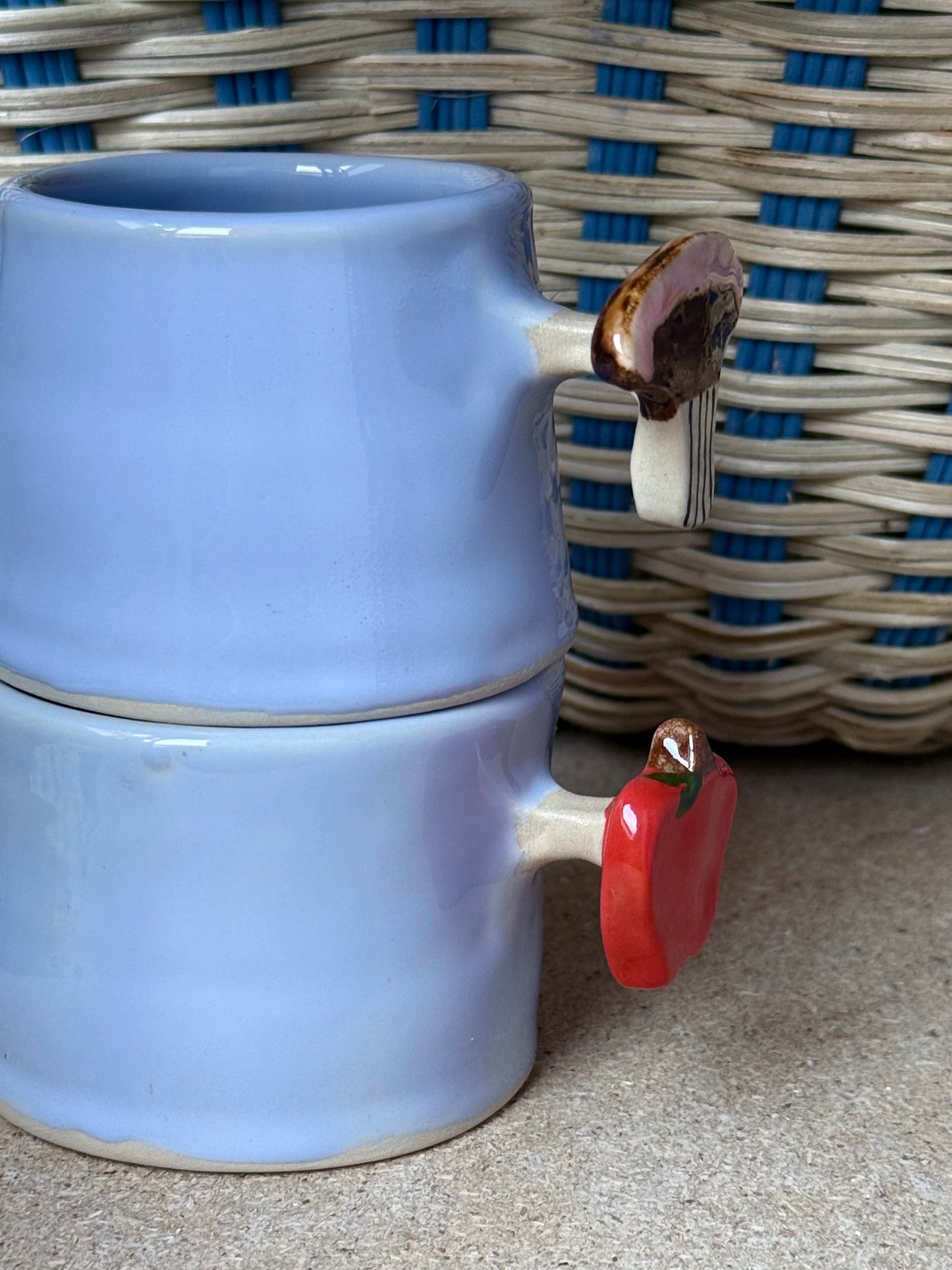 Kubek z uchwytem grzybkiem