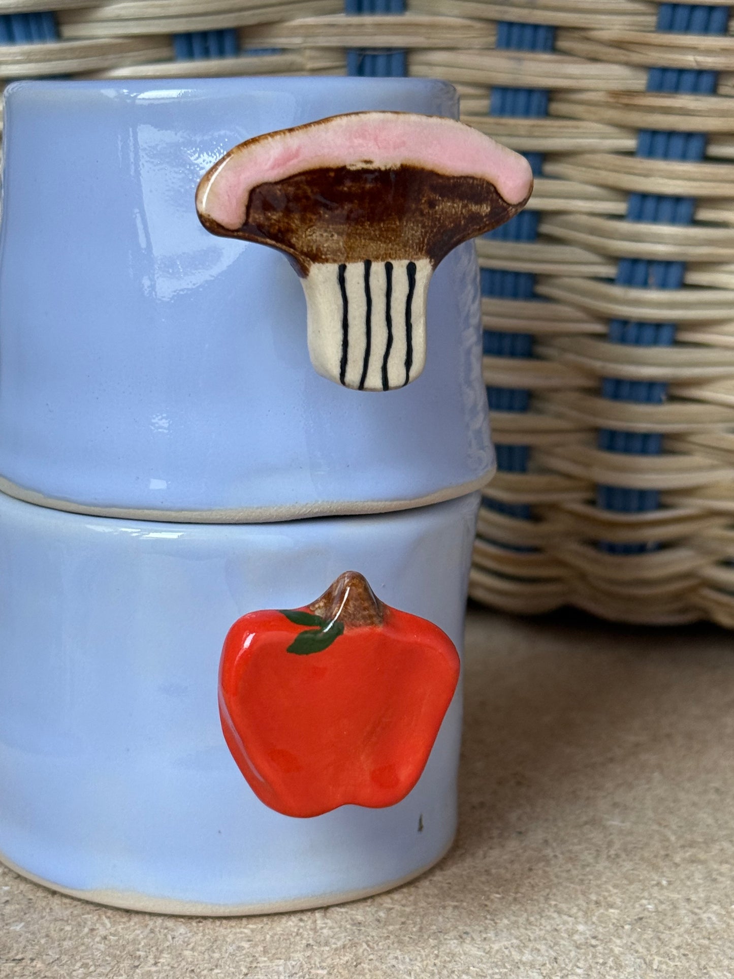 Kubek z uchwytem grzybkiem