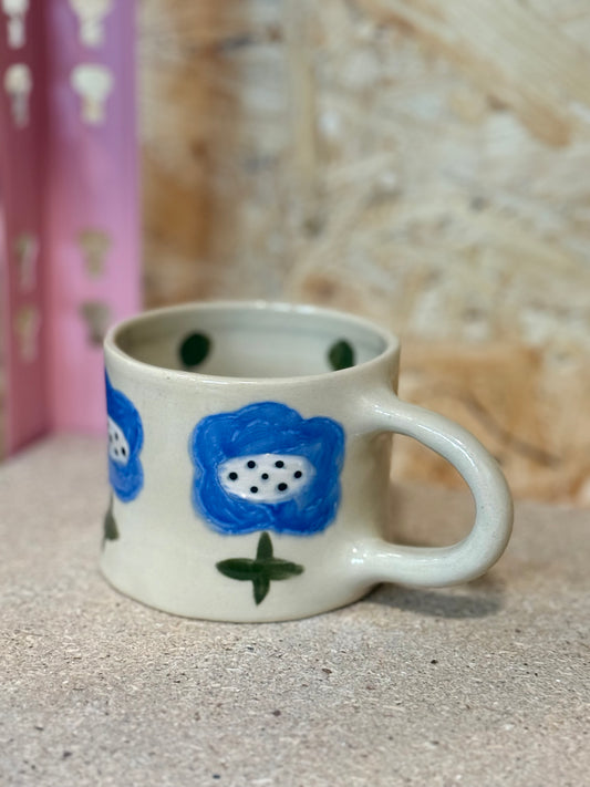 Kubek w niebieskie kwiatki