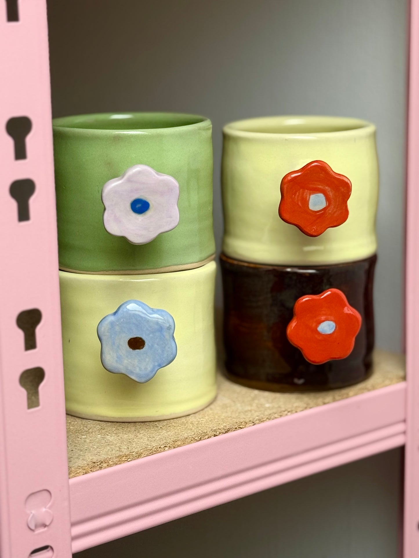 Kubek z uchwytem kwiatkiem- zielony