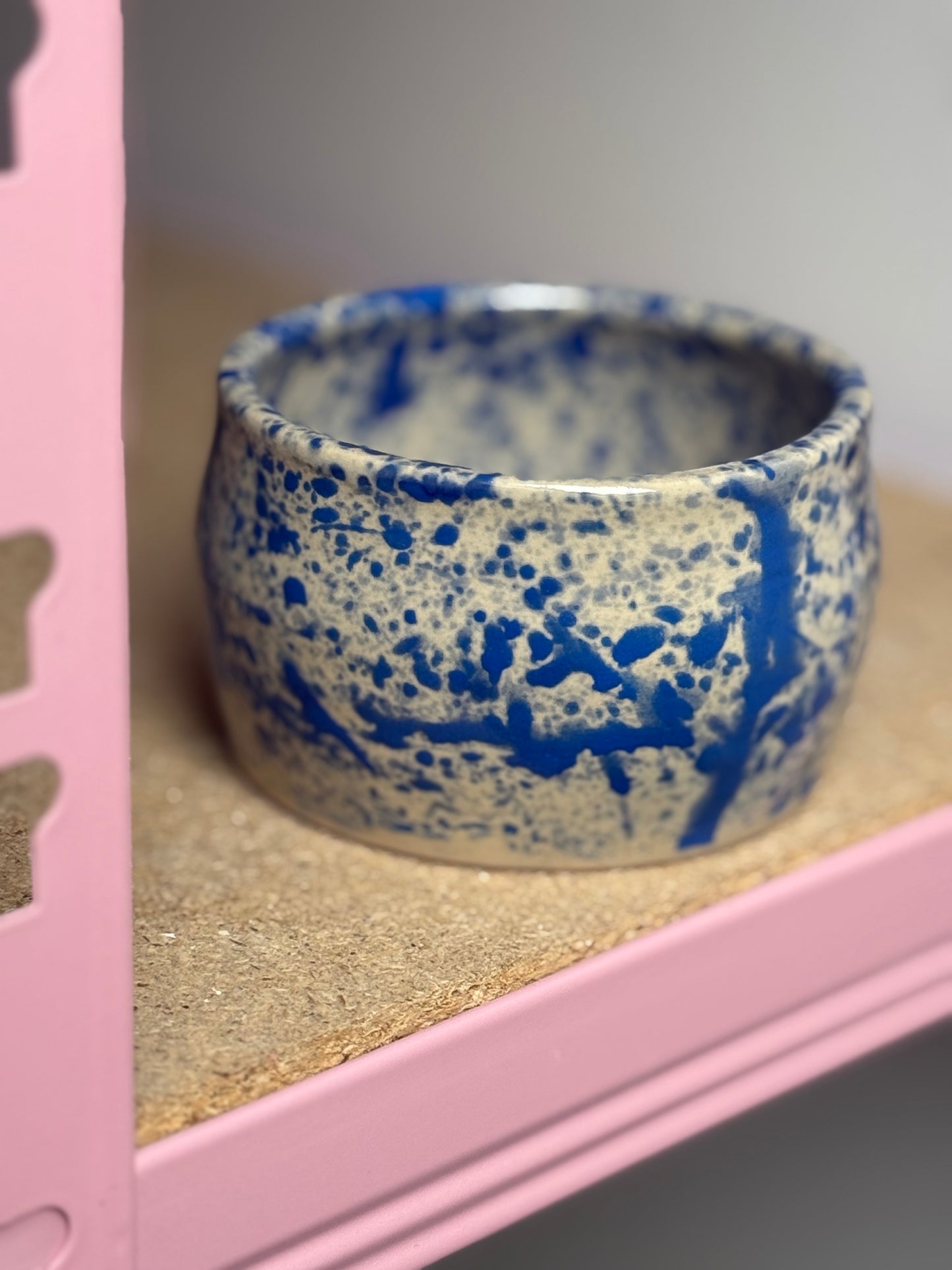 Czarka w ciapki granatowe