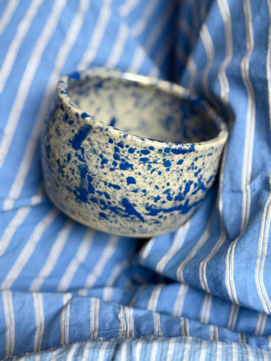 Czarka w ciapki granatowe